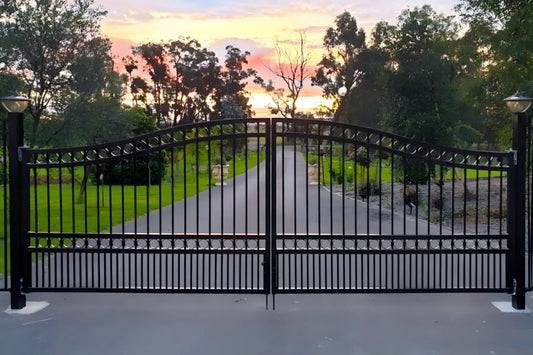 Ornamental Iron Wing Gate (1.75m * 1.5m * 2 leaves) + stands